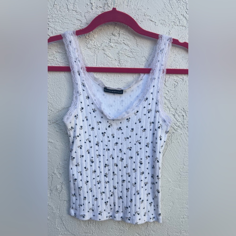 Cute Brandy Melville tank top 🤍🪻